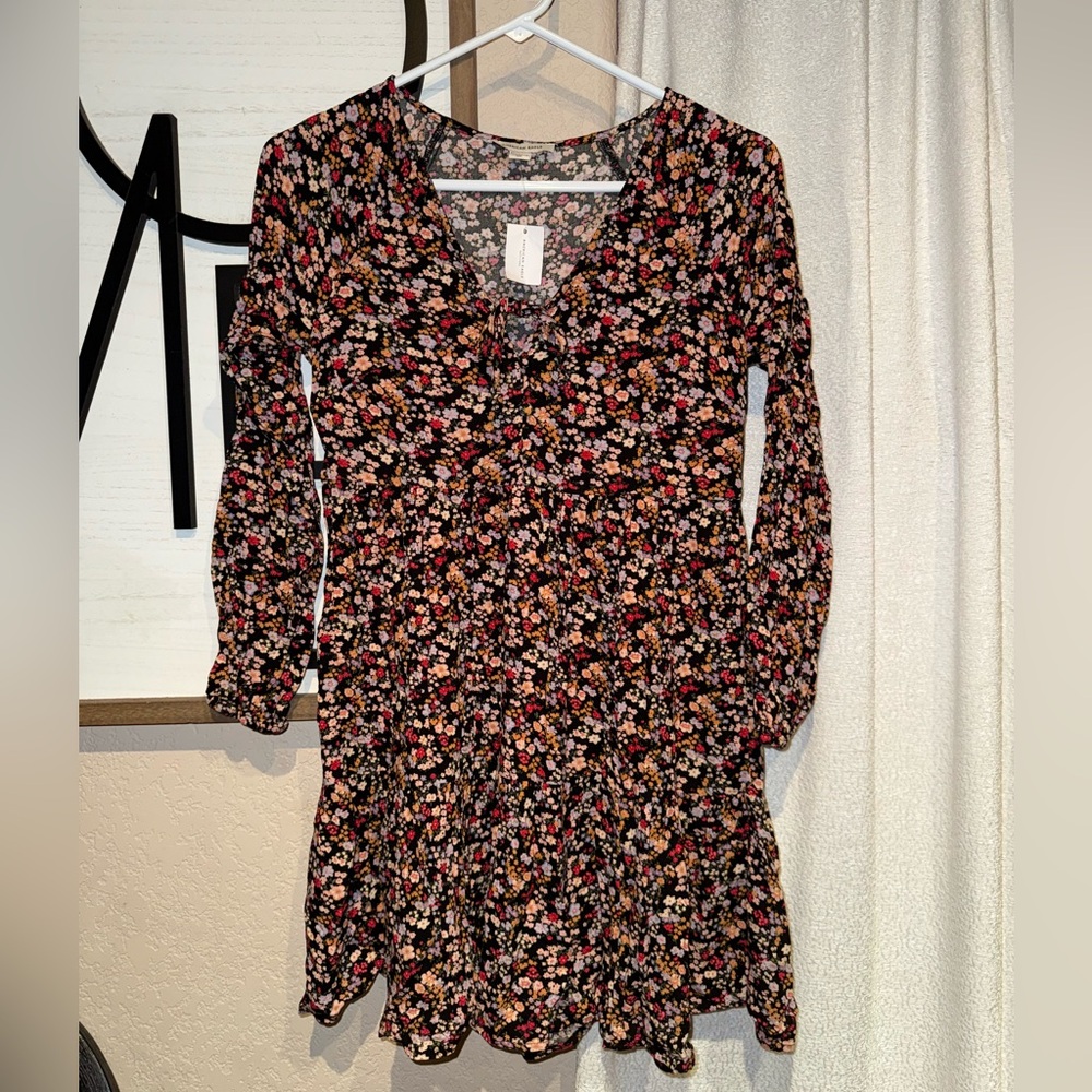 American Eagle Floral Babydoll V Neck
Long Sleeve Tiered Dress New